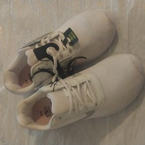 Women athletic shoes size 8W